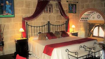 Superior tweepersoonskamer, niet-roken | Een minibar, een bureau, een laptopwerkplek, verduisterende gordijnen