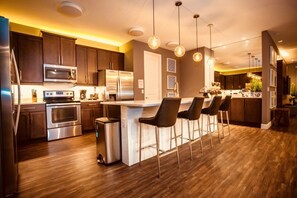 Family Villa, Multiple Bedrooms, Garden Area | Shared kitchen facilities | Fridge, microwave, oven