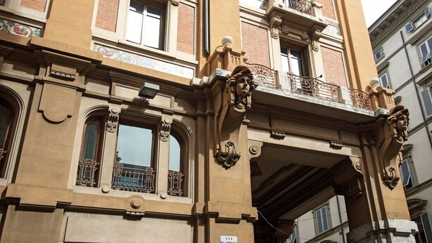 A multi-story building with ornate architectural details, including decorative moldings and a balcony with wrought iron railings. - Art Apartment Campidoglio (Florence)