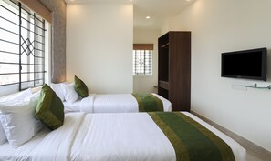 Standard Room, Smoking | Iron/ironing board, rollaway beds, free WiFi, bed sheets