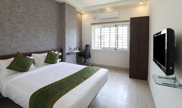 Standard Room, Smoking | Iron/ironing board, rollaway beds, free WiFi, bed sheets