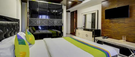 Camera Deluxe | Una scrivania, ferro/asse da stiro, Wi-Fi gratuito, lenzuola