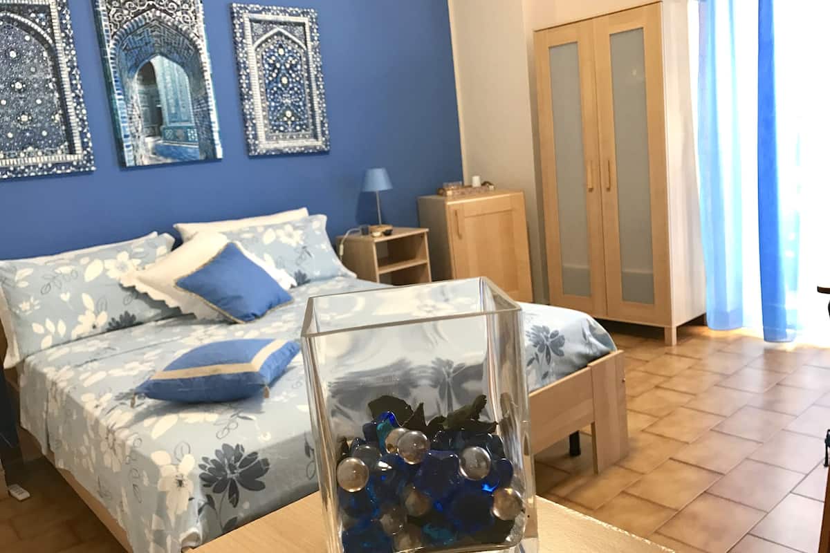 Double Room | In-room safe, desk, iron/ironing board, free WiFi
