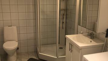 Apartment, 2 Bedrooms | Bathroom | Shower, hair dryer, towels