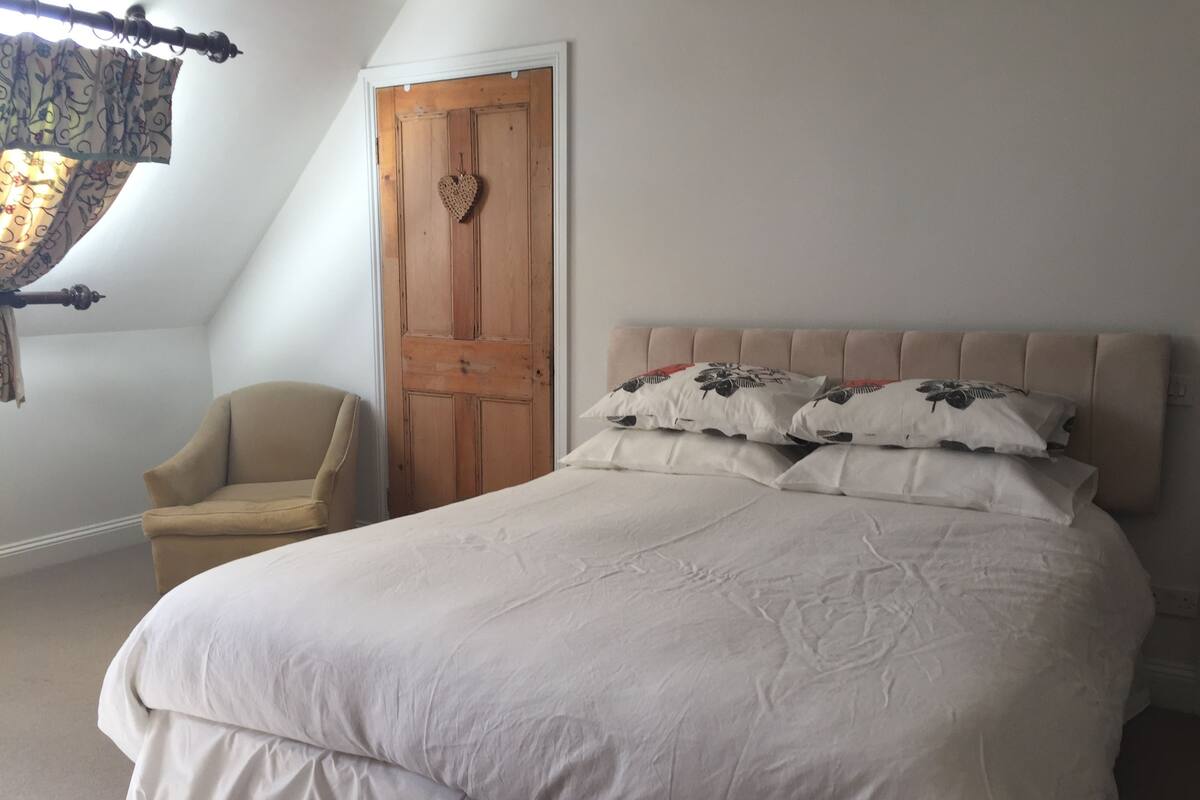 Chambre Deluxe double, baignoire | Bureau, fer et planche à repasser, accès au Wi-Fi (inclus), décor unique