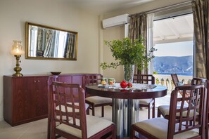 Villa, 4 Bedrooms, Private Pool, Sea View | In-room dining - Villa Serenity (Kefalonia)