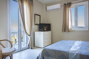 4 habitaciones, caja de seguridad en la habitación y escritorio