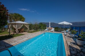 حمّام سباحة خارجي