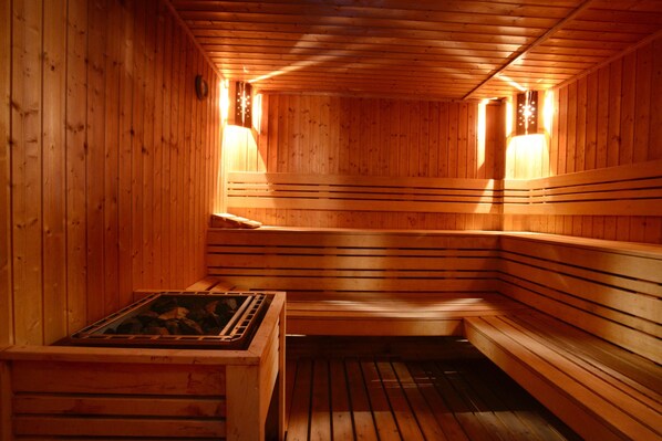 Sauna, hot tub, steam room, Turkish bath/hammam, Swedish massages