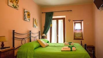 Premium bedding, minibar, desk, travel crib