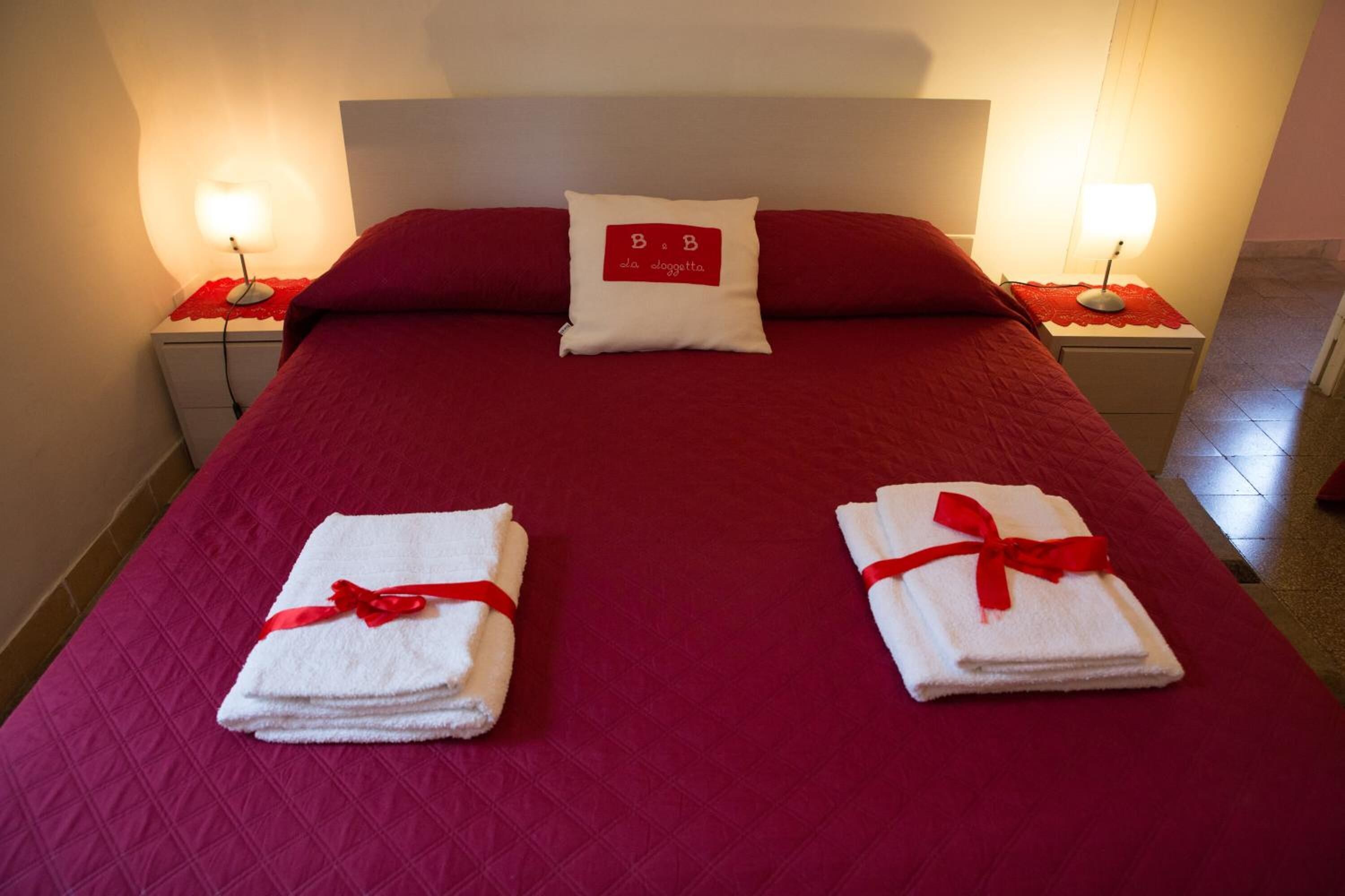 Hochwertige Bettwaren, Minibar, Schreibtisch, Reisekinderbett