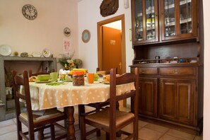 包含每日自助早餐