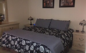 Familienvilla, zum Garten hin | 5 Schlafzimmer, laptopgeeigneter Arbeitsplatz, Bügeleisen/Bügelbrett