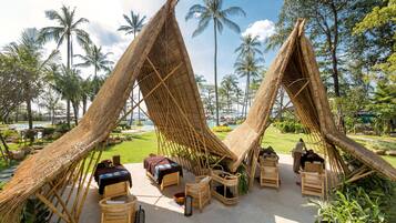 Couples treatment rooms, hot tub, body treatments, aromatherapy