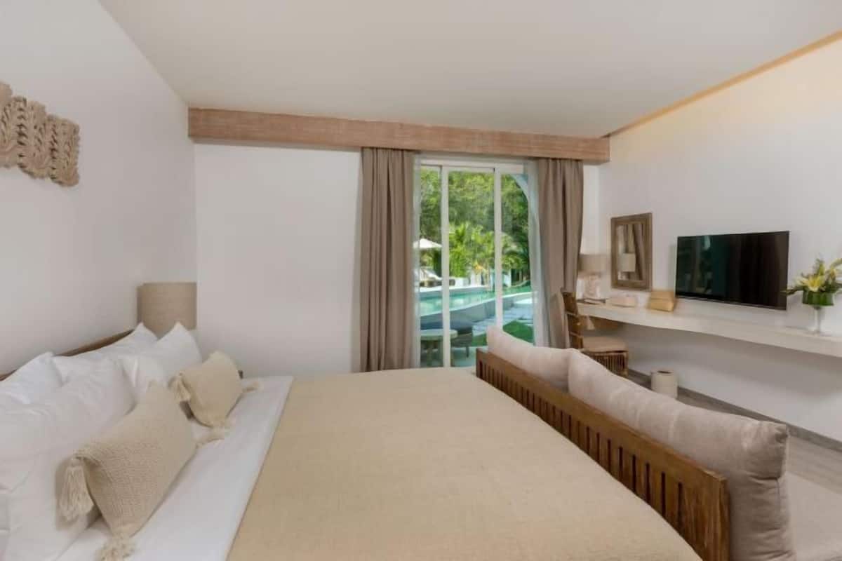 1 bedroom, premium bedding, minibar, in-room safe