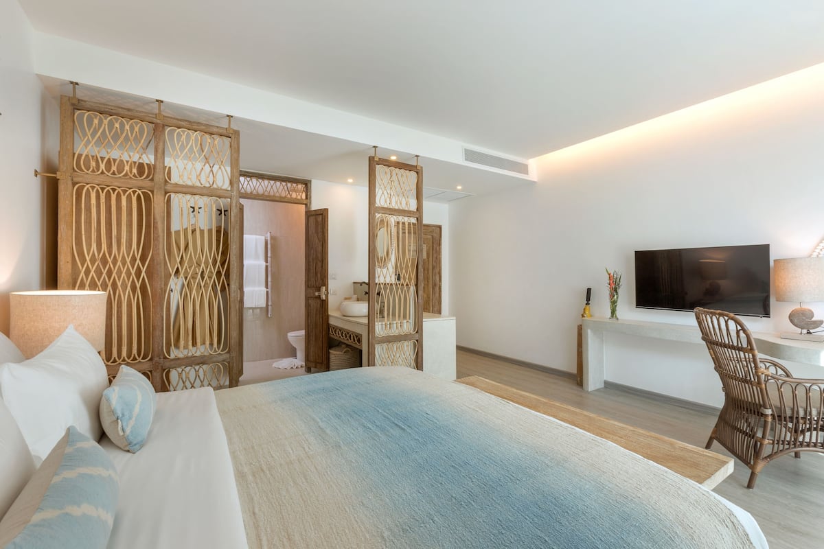 superior room | 1 bedroom, premium bedding, minibar, in-room safe