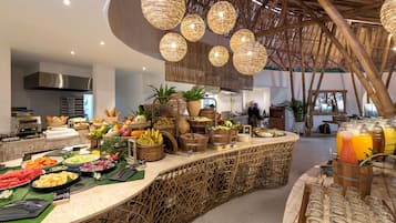 Free daily buffet breakfast