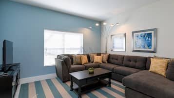 Family Townhome, Private Pool, Garden Area | Lobby sitting area