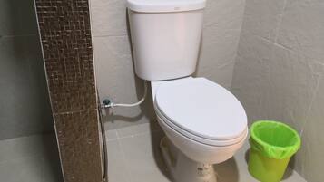 Standard Double Room | Bathroom | Shower, free toiletries, towels