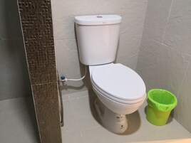 Standard Double Room  | Bathroom | Shower, free toiletries, towels