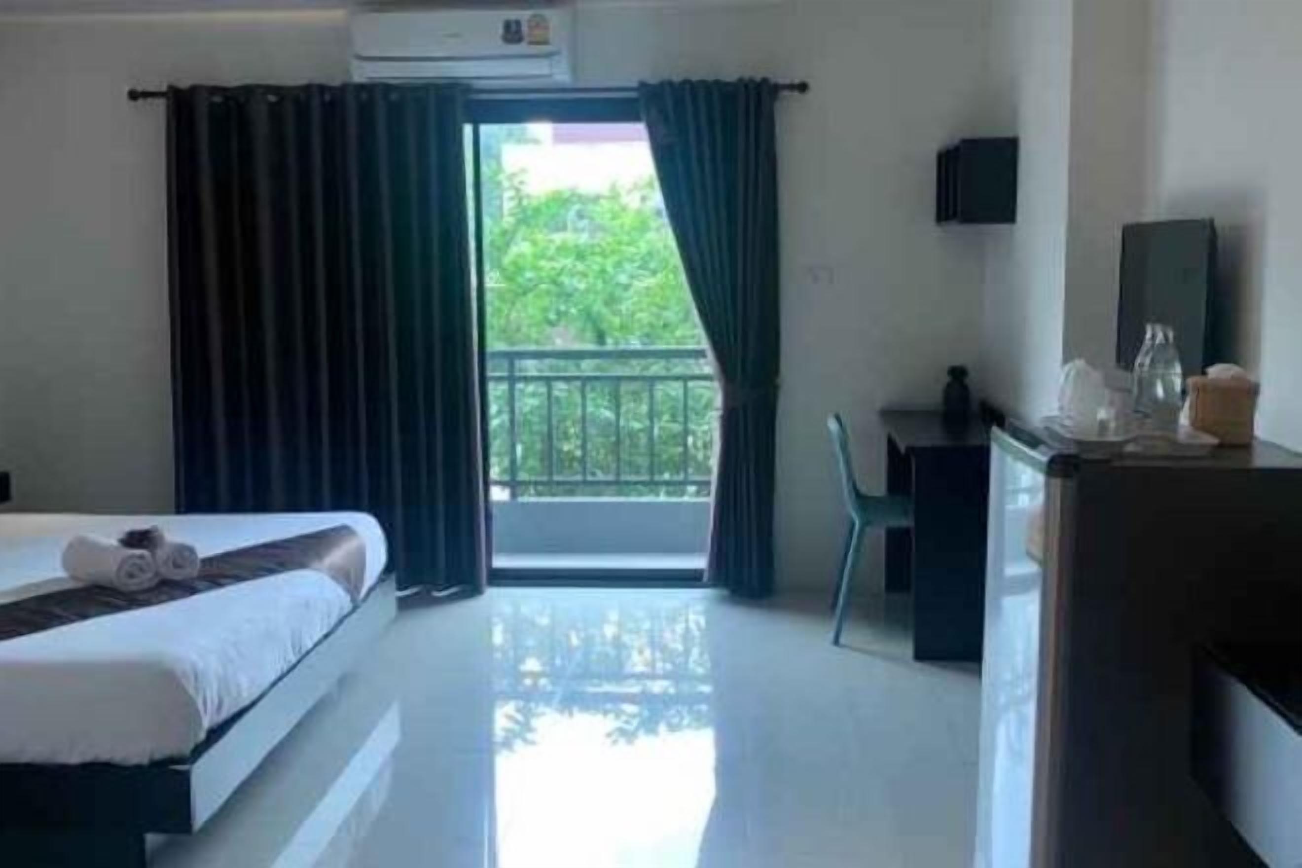 Blackout curtains, rollaway beds, free WiFi