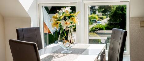 Deluxe Condo (Cappuccino) | In-room dining