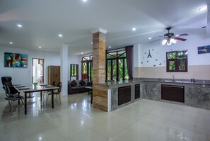 Exclusive Apartment, 2 Bedrooms, Accessible, Garden View | Private kitchen | Fridge, microwave, stovetop, dishwasher