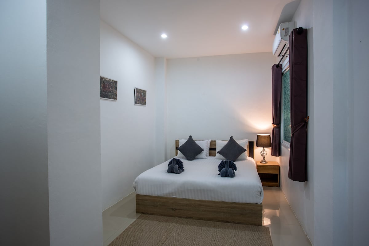 Exclusive Apartment, 2 Bedrooms, Accessible, Garden View | Minibar, in-room safe, blackout curtains, soundproofing