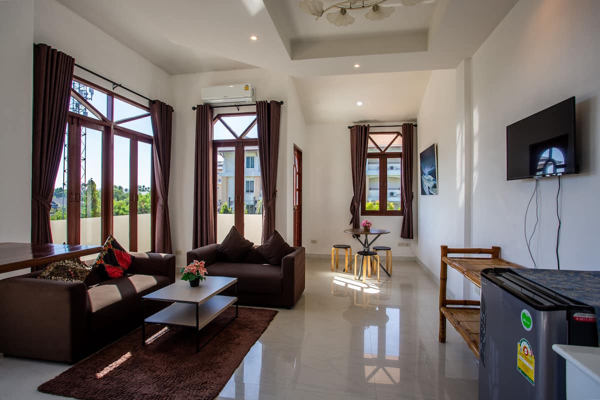 Superior Apartment, 1 Bedroom | Minibar, in-room safe, blackout curtains, soundproofing