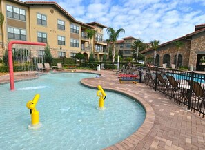 2 outdoor pools, free pool cabanas, pool loungers