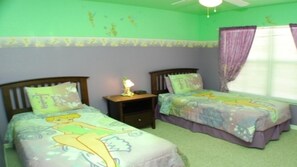 Casa de ciudad familiar, en el área del jardín | Habitación temática infantil