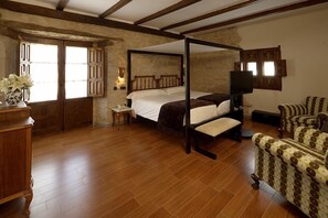 Studio suite | Luxe beddengoed, donsdekens, verduisterende gordijnen, gratis wifi