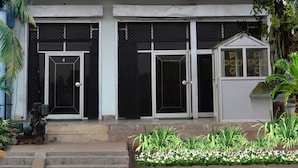 Front of property - Hotel Rama Palace (Hardoi)