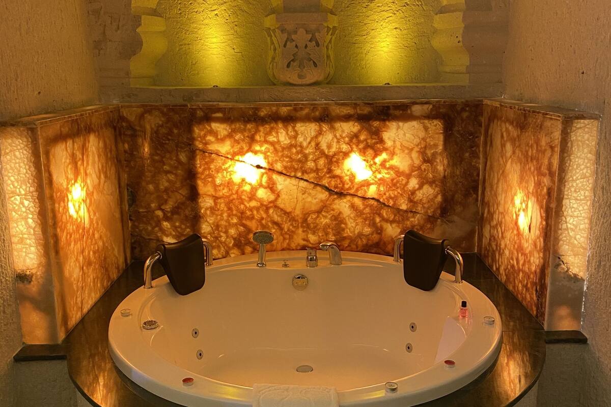 traditional suite | 1 bedroom, premium bedding, desk, soundproofing