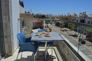 Studio | Phòng cách âm, bàn ủi/dụng cụ ủi quần áo 