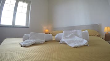 Apartment, 2 Bedrooms | Desk, free WiFi