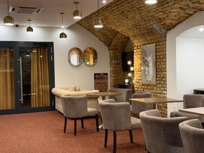 Free daily buffet breakfast - Hotel Memories Budapest (Budapest)