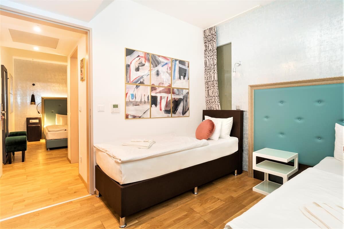 Firemannsrom – comfort | Minibar, safe på rommet, blendingsgardiner og lydisolert