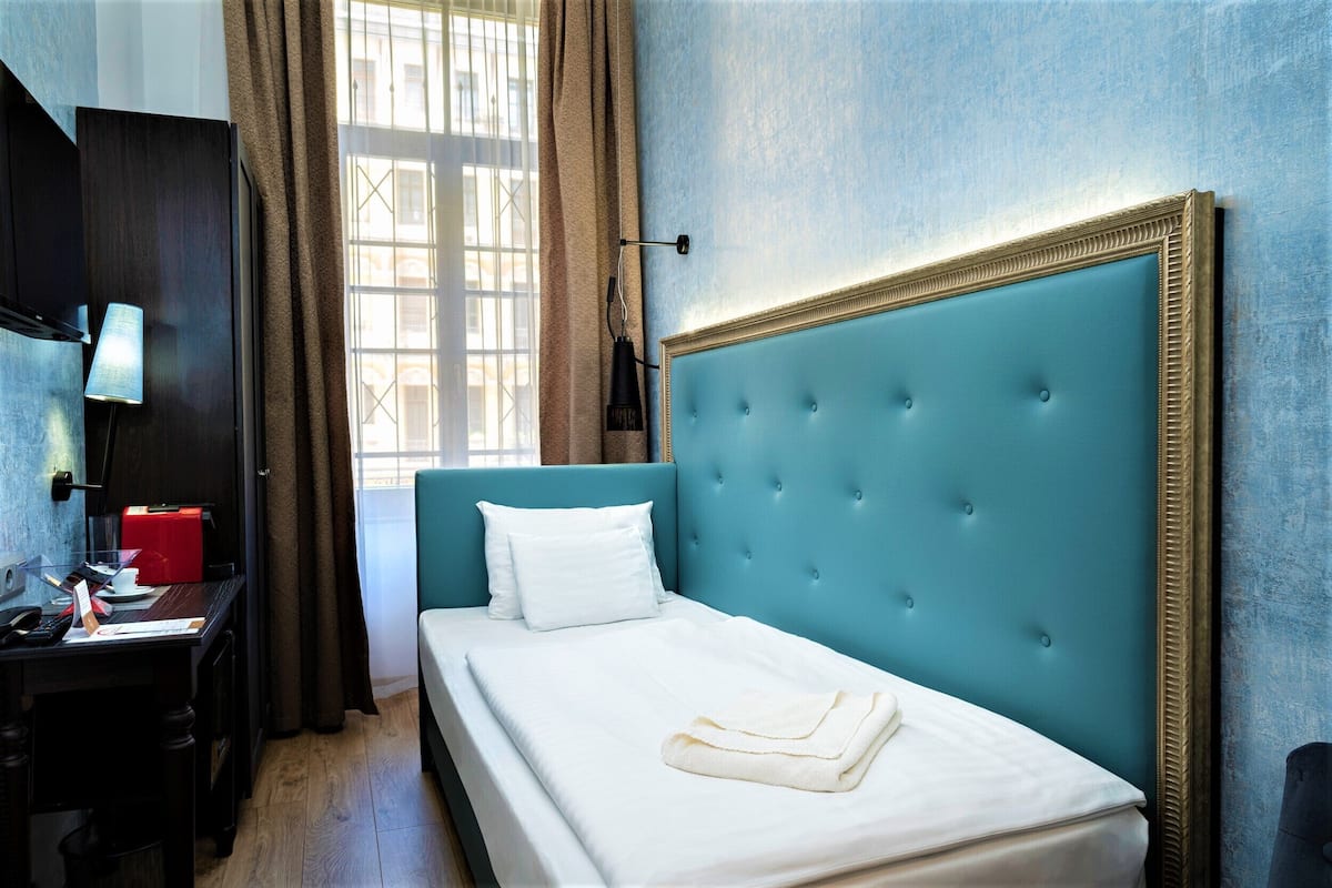 Enkeltrom – deluxe | Minibar, safe på rommet, blendingsgardiner og lydisolert