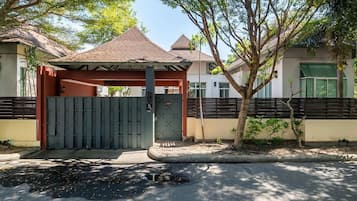 Pintu masuk hartanah