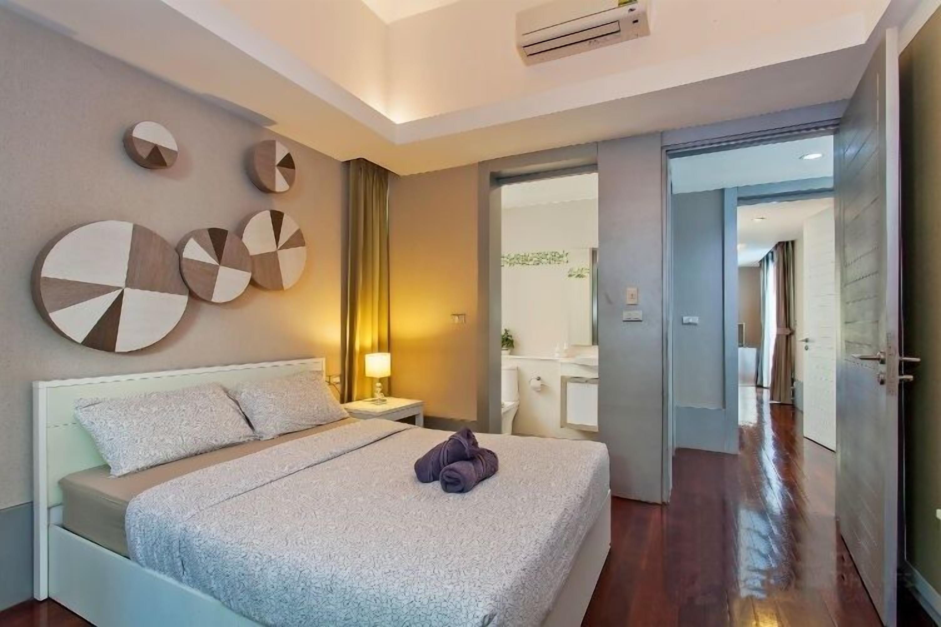 2 ห้องนอน, ผ้าม่านกันแสง, เตารีด/โต๊ะรีดผ้า, เตียงเสริม/เปล