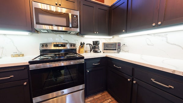 Condo, 3 Bedrooms | Private kitchen