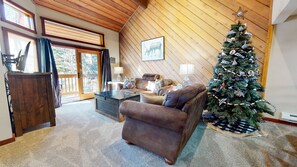 Leilighet, 3 soverom | Oppholdsrom | Smart-TV og DVD-spiller