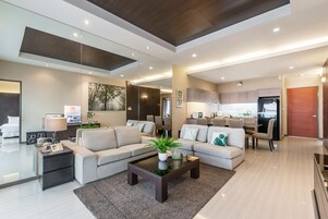 Una televisión de pantalla plana