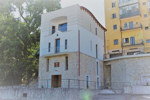 Facciata della struttura