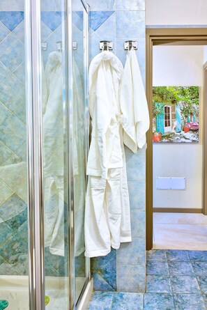 Dusche, Haartrockner, Bidet