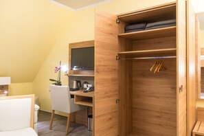 Familienzimmer | Wohnbereich | Flachbildfernseher