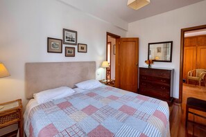 1 bedroom, desk, iron/ironing board, WiFi