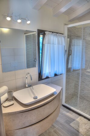 Shower, hair dryer, bidet - House of stone - Perfectly restored typical home for 5 people, in a picturesque village (Deglio Faraldi)