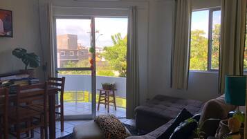 Apartamento, 2 quartos | Área de estar